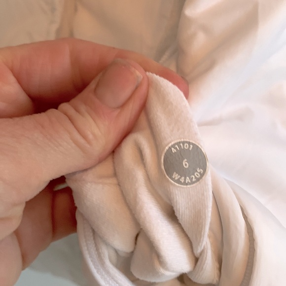 Lululemon Glacier Vest White Size 6 EUC - Picture 3 of 3